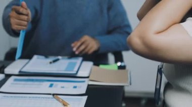 Ofisteki genç bayan.