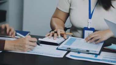 Ofiste çalışan iş kadını