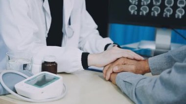 Hastanedeki hastaya danışmanlık.