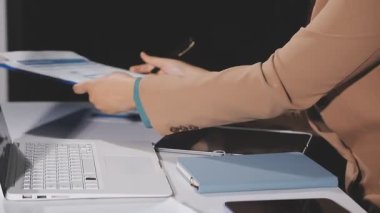 Ofiste çalışan kadın..