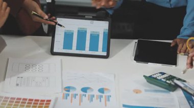 iş takım tartışarak yeni proje