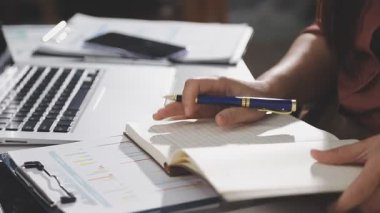 kağıda yazı iş adamı