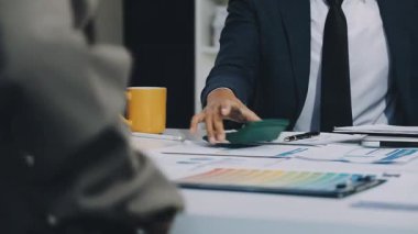 Ofisteki iş adamı.