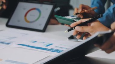 Kapat. Masada çalışan iş ekibi..