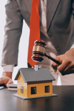 Avukat, müvekkiline mahkemeye çıkarılması gereken yasayı açıkladı..