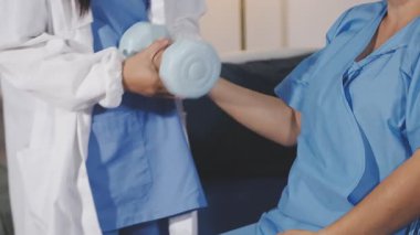 kadın doktor holding stetoskop