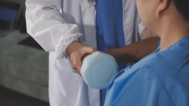 Doktor hastayı hastanede tutuyor..