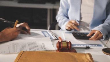 işadamı ofis sözleşme imzalama.