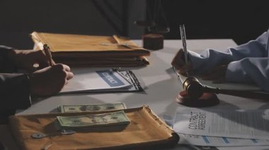 iş adamı belgeleriyle çalışma