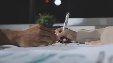 Defterde yazan iş adamı