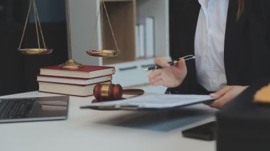 Avukat, hukuki danışmanlık veya hukuki danışmanlık konsepti. Hukuki danışmanlık, hukuki danışmanlık ve hukuki danışmanlık.