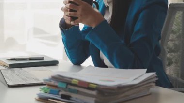 Ofiste çalışan iş kadını.