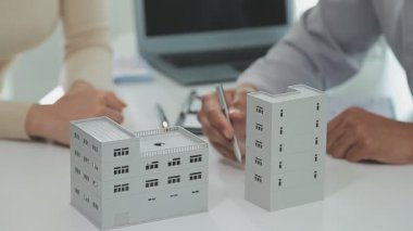 ev modeli ve emlakçı