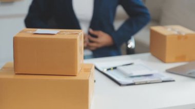 Ofiste çalışan iş adamları