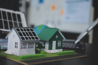 Karbon dengeli fiyat raporu CO2 emisyonu. ESG etik KOBİ ofisindeki gelecekteki büyüme ağı sıfır atığı küresel ısınma sosyal meseleleri projesini koruyor. Bir grup Asyalı SDG 'nin planı