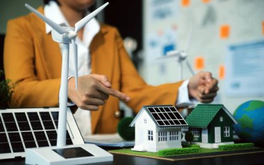 Karbon dengeli fiyat raporu CO2 emisyonu. ESG etik KOBİ ofisindeki gelecekteki büyüme ağı sıfır atığı küresel ısınma sosyal meseleleri projesini koruyor. Bir grup Asyalı SDG 'nin planı