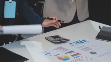 Ofiste çalışan iş adamları