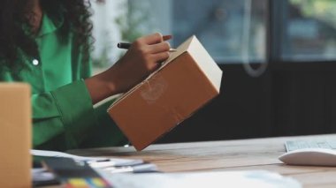 defter üzerinde yazma eller