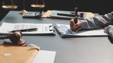 office, belgelerin imzalanması işadamı