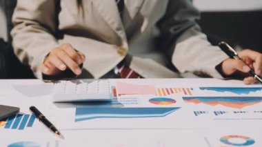 Ofiste çalışan bir iş adamı. İş konsepti