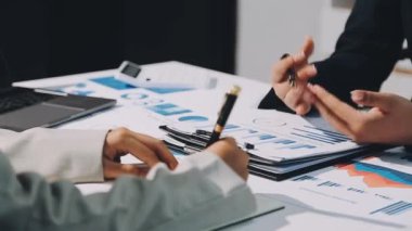 kapatın. iş ekibi yeni proje tartışıyor