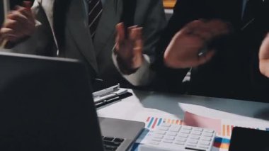 İş adamları toplantısı, tartışma, çalışma ve takım çalışması