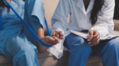 doktor hastane odasında