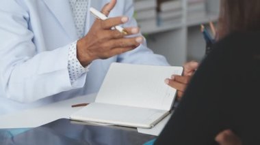 Doktor hasta ile konuşmak