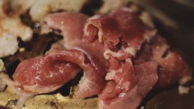 Yakın plan - lezzetli sığır eti, domuz eti ve domuz eti