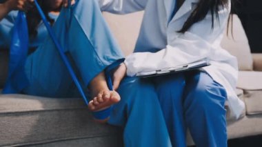 Hastanedeki tabletli doktor. tabletli doktor.