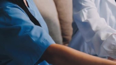 Doktor üniforması ve stetoskop