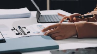 Ofiste çalışan işadamlarının kapatılması, iş konsepti
