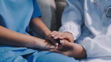 Doktor ve hemşire elleri