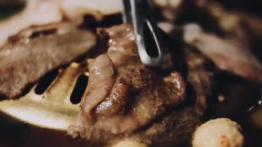 Tahtadaki bir et parçasını kapat.