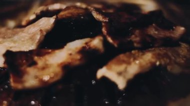 Lezzetli ve kızarmış et.