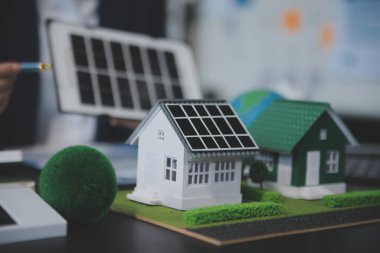 Karbon dengeli fiyat raporu CO2 emisyonu. ESG etik KOBİ ofisindeki gelecekteki büyüme ağı sıfır atığı küresel ısınma sosyal meseleleri projesini koruyor. Bir grup Asyalı SDG 'nin planı