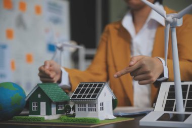 Karbon dengeli fiyat raporu CO2 emisyonu. ESG etik KOBİ ofisindeki gelecekteki büyüme ağı sıfır atığı küresel ısınma sosyal meseleleri projesini koruyor. Bir grup Asyalı SDG 'nin planı