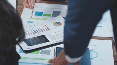 Ofiste çalışan iş adamları