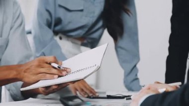 İş adamları konferansta toplanıyor