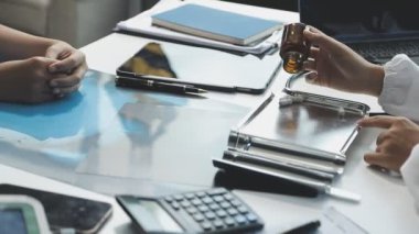 yeni bir proje tartışırken iş takım
