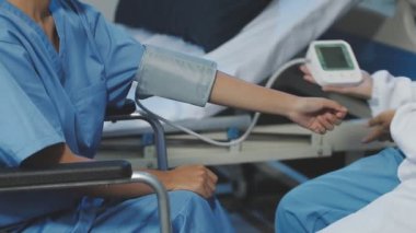 Doktor ve hemşire tıbbi ofis