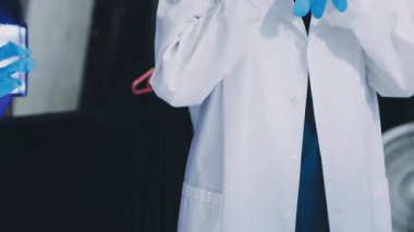 Beyaz önlüklü doktor 