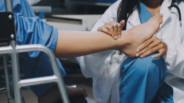 Hastanedeki doktoru kapatın.