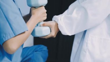 Dambıl tutan erkek doktorlara yakın durun..