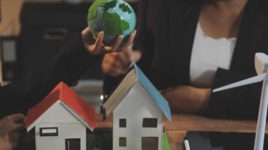 Masada ev modelinin el ele tutuşma modeli var. Gayrimenkul yatırım kavramı