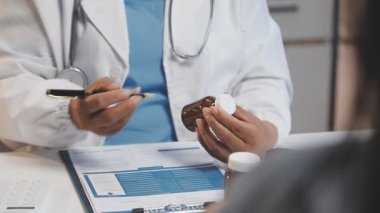 Hastanedeki doktora danışıyorum.