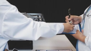 Tıp doktoru bir Pano holding