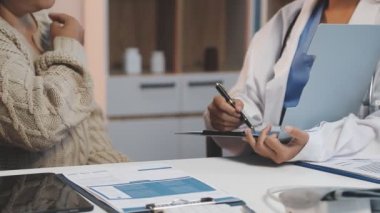 Doktor ve hasta hastanede..