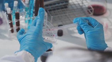 Kan örneğiyle bilim adamı