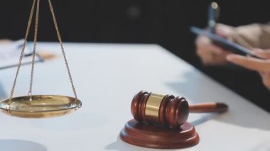 Yargıç Tokmak, adalet ve hukuki danışmanlık